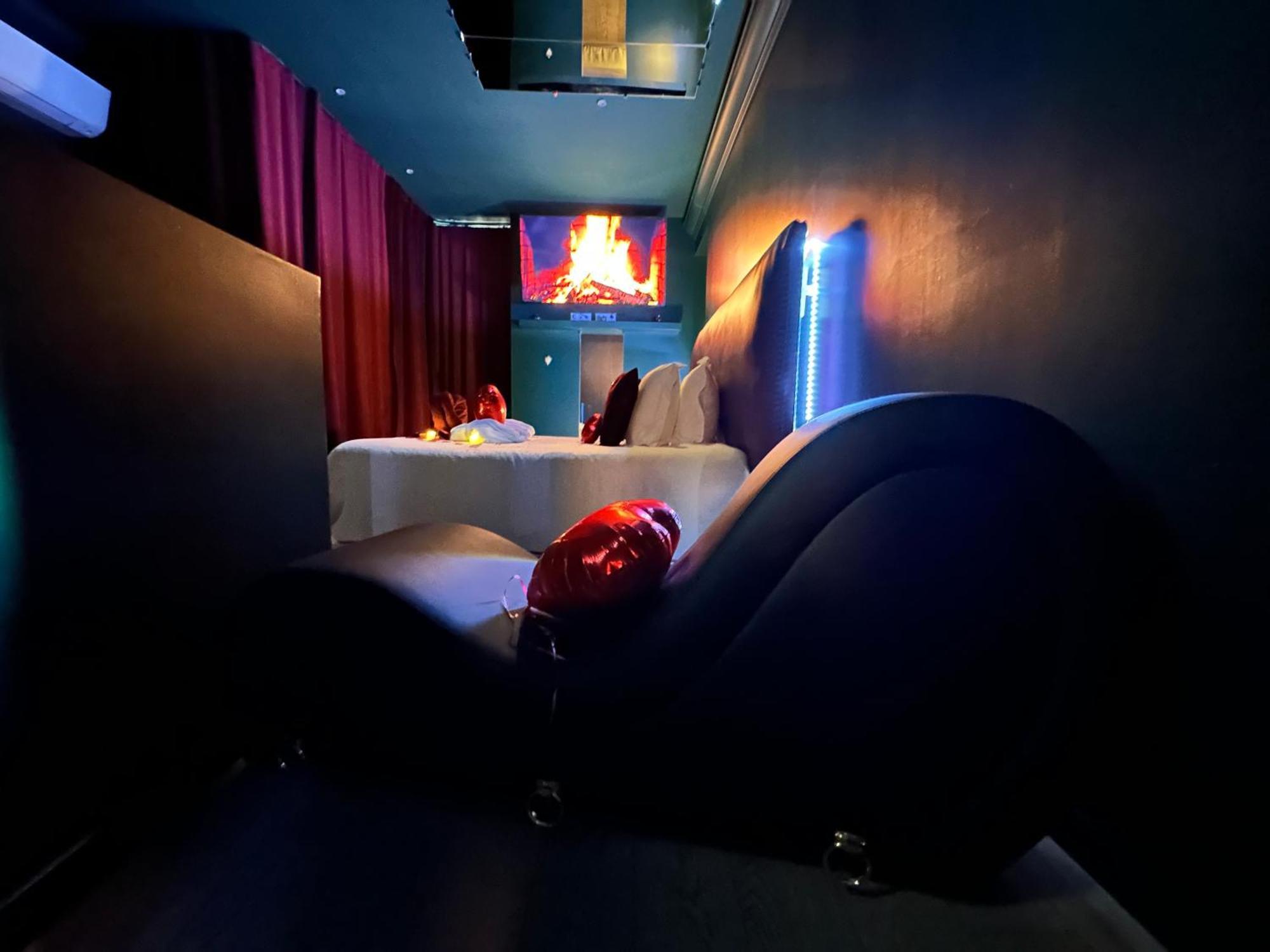 Mieuxqualhotel Jacuzzi Privatif Velvet Desire بوردو المظهر الخارجي الصورة