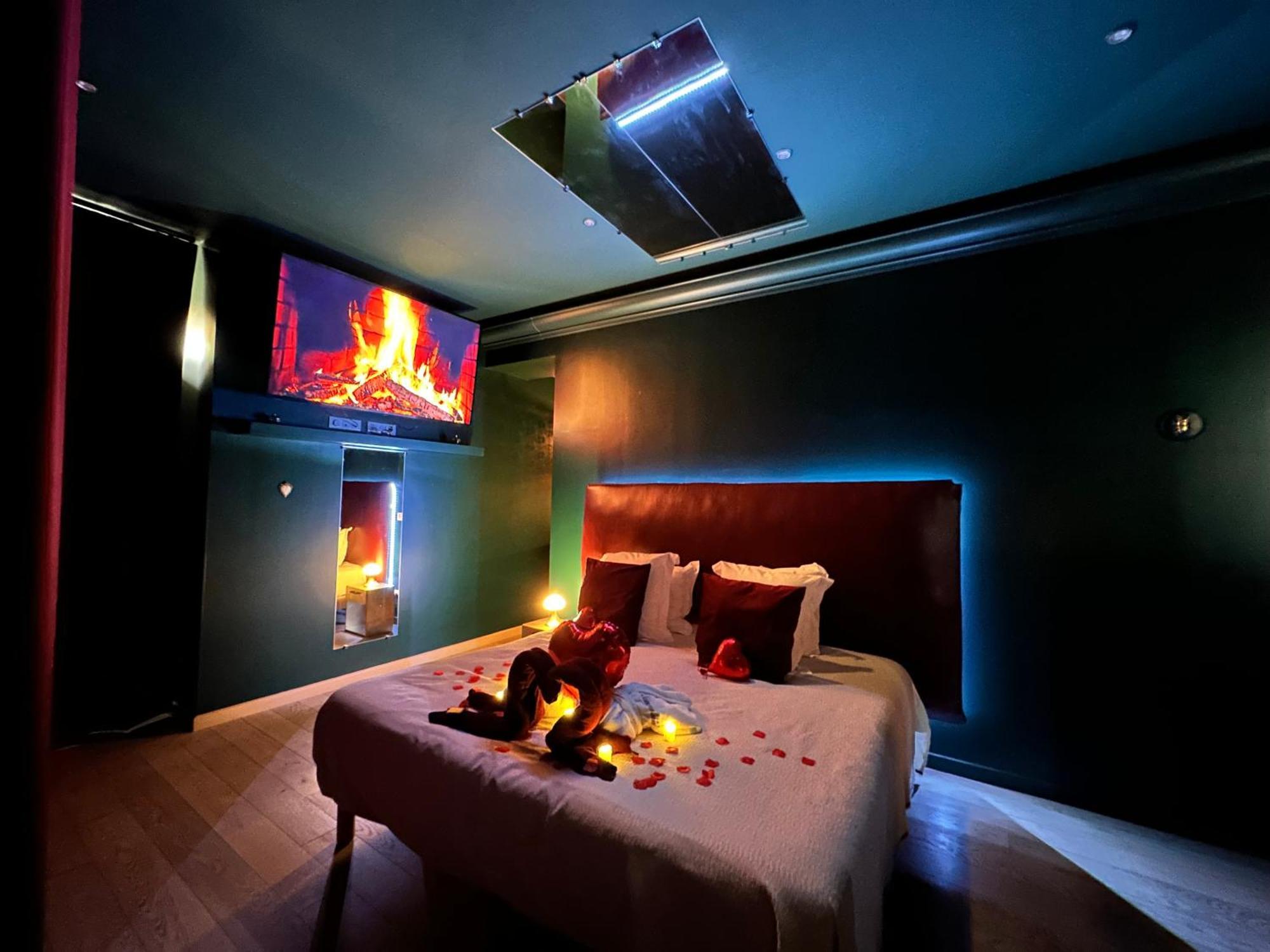 Mieuxqualhotel Jacuzzi Privatif Velvet Desire بوردو المظهر الخارجي الصورة
