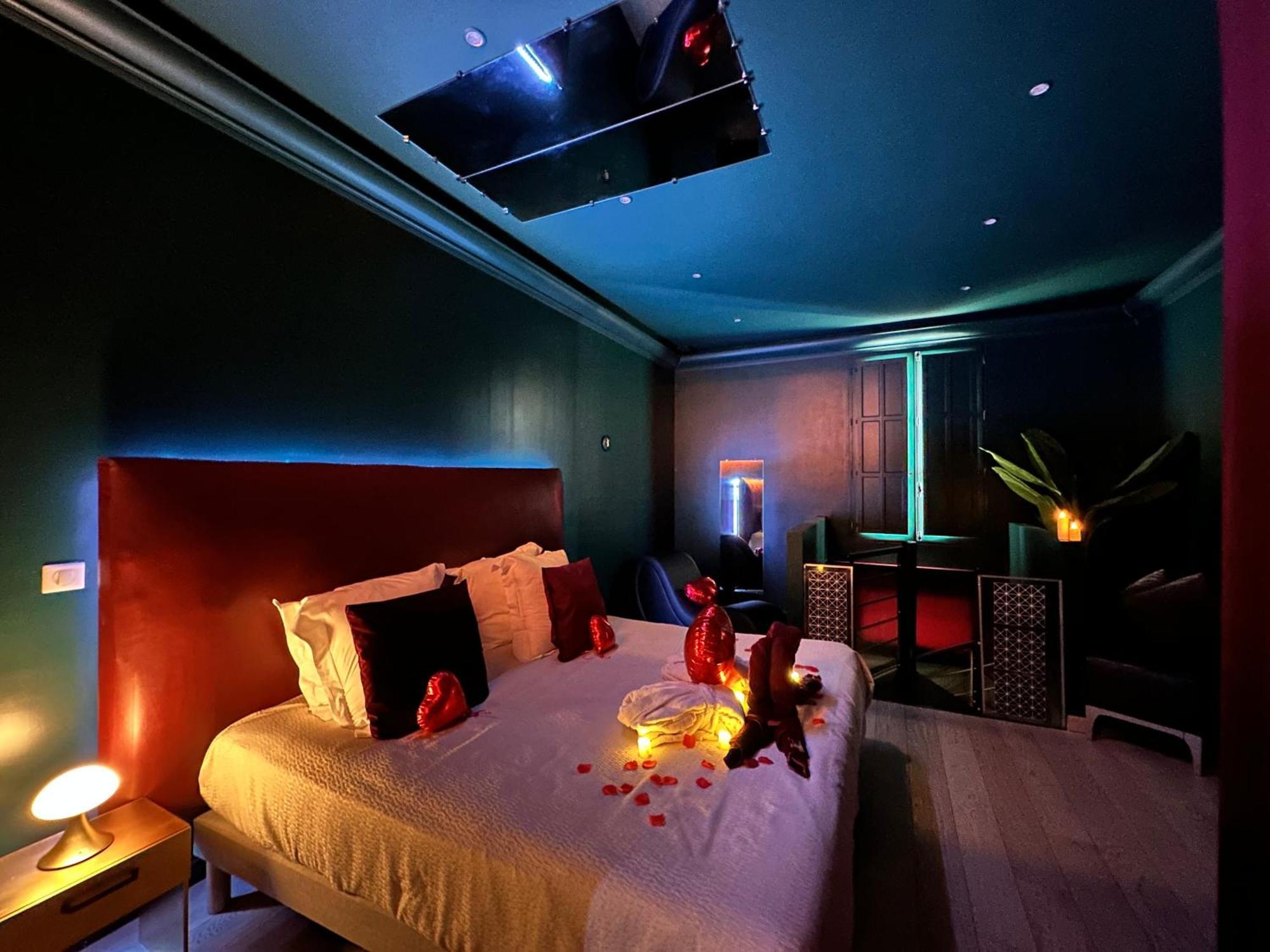 Mieuxqualhotel Jacuzzi Privatif Velvet Desire بوردو المظهر الخارجي الصورة