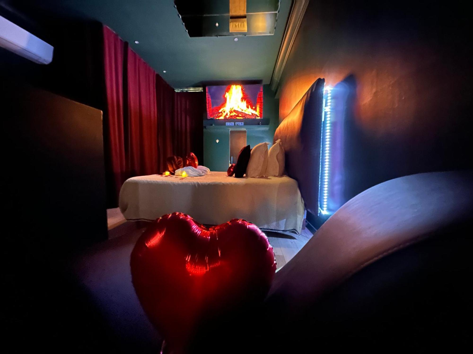 Mieuxqualhotel Jacuzzi Privatif Velvet Desire بوردو المظهر الخارجي الصورة
