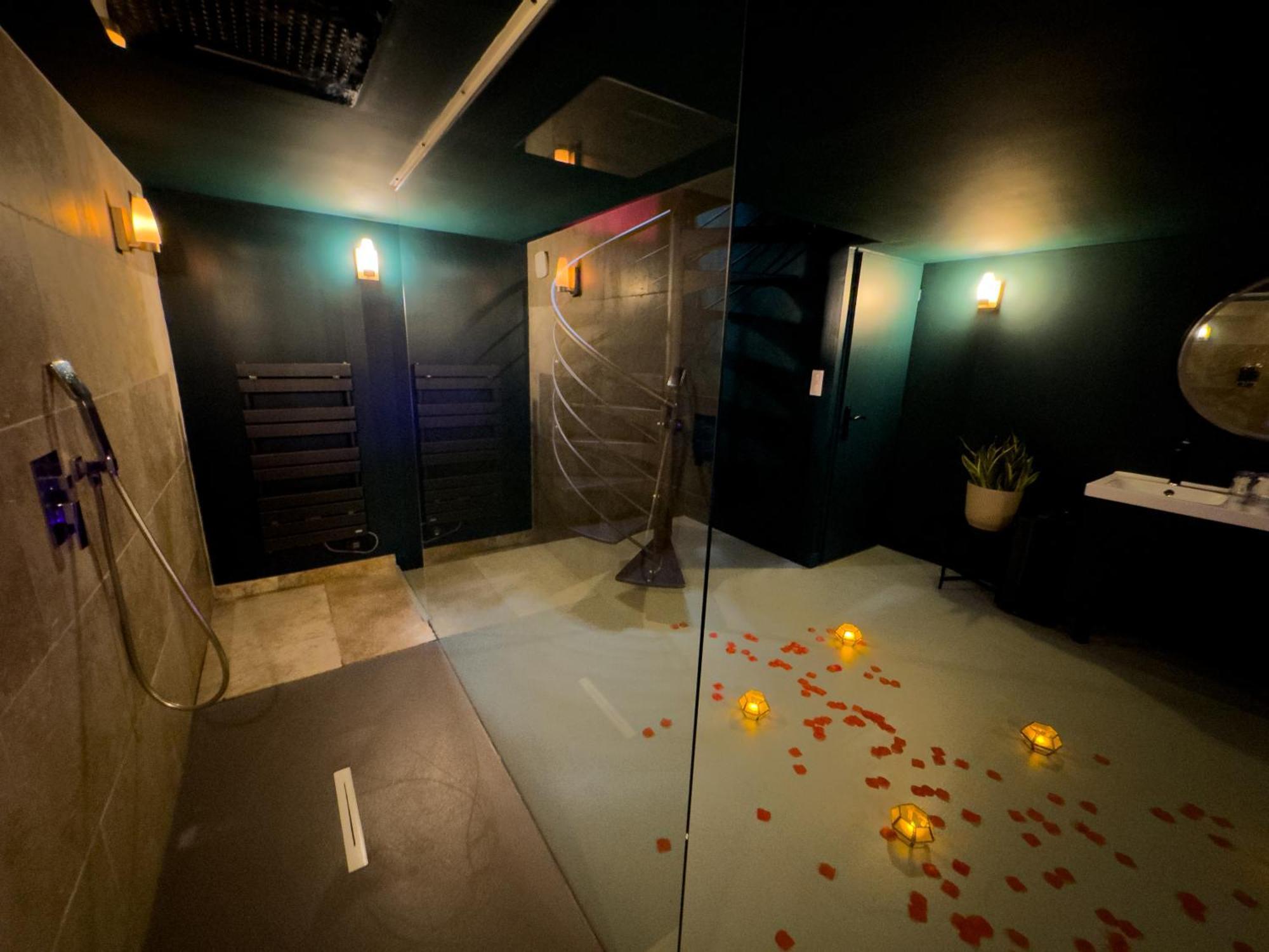 Mieuxqualhotel Jacuzzi Privatif Velvet Desire بوردو المظهر الخارجي الصورة