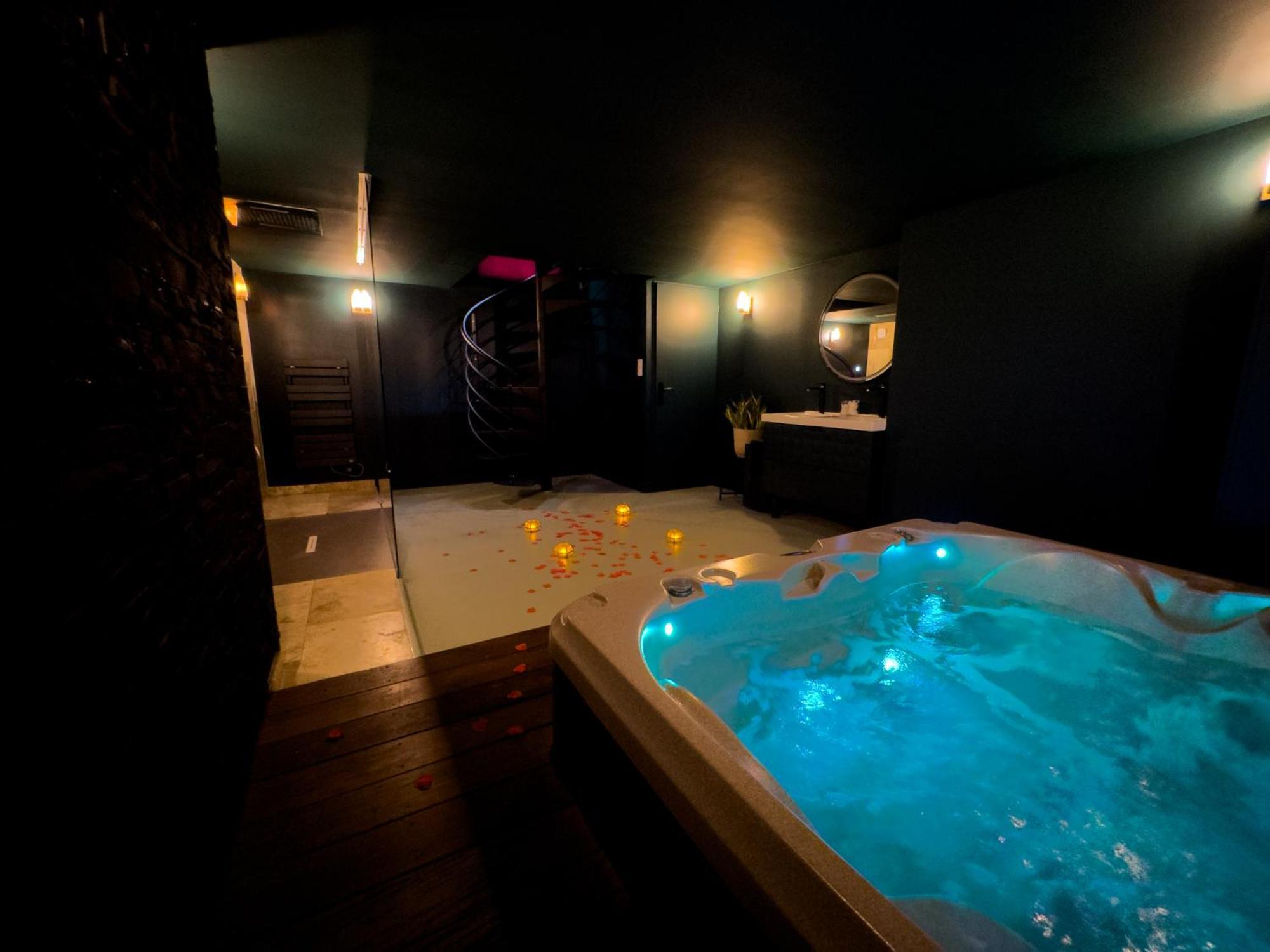 Mieuxqualhotel Jacuzzi Privatif Velvet Desire بوردو المظهر الخارجي الصورة