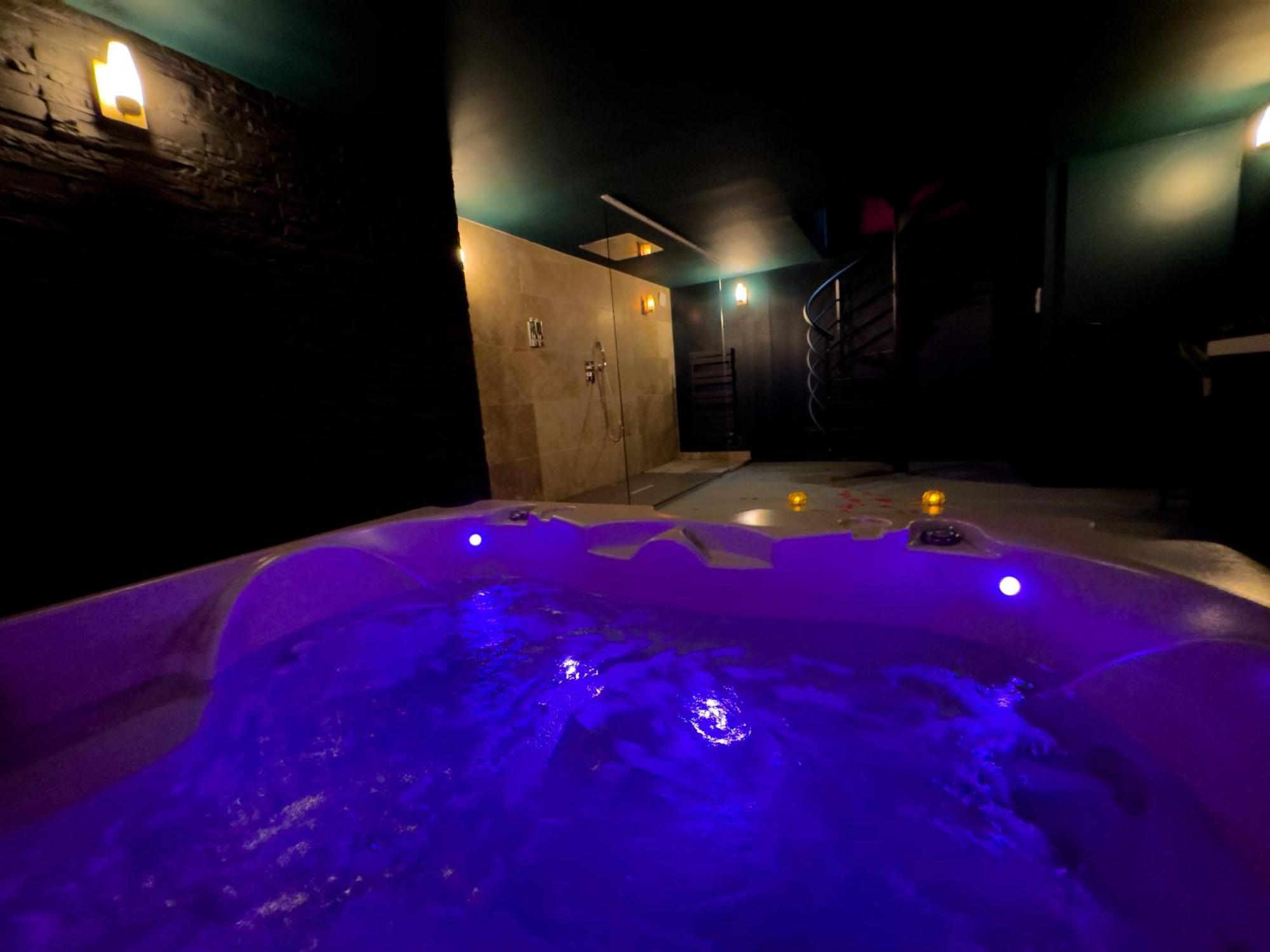 Mieuxqualhotel Jacuzzi Privatif Velvet Desire بوردو المظهر الخارجي الصورة