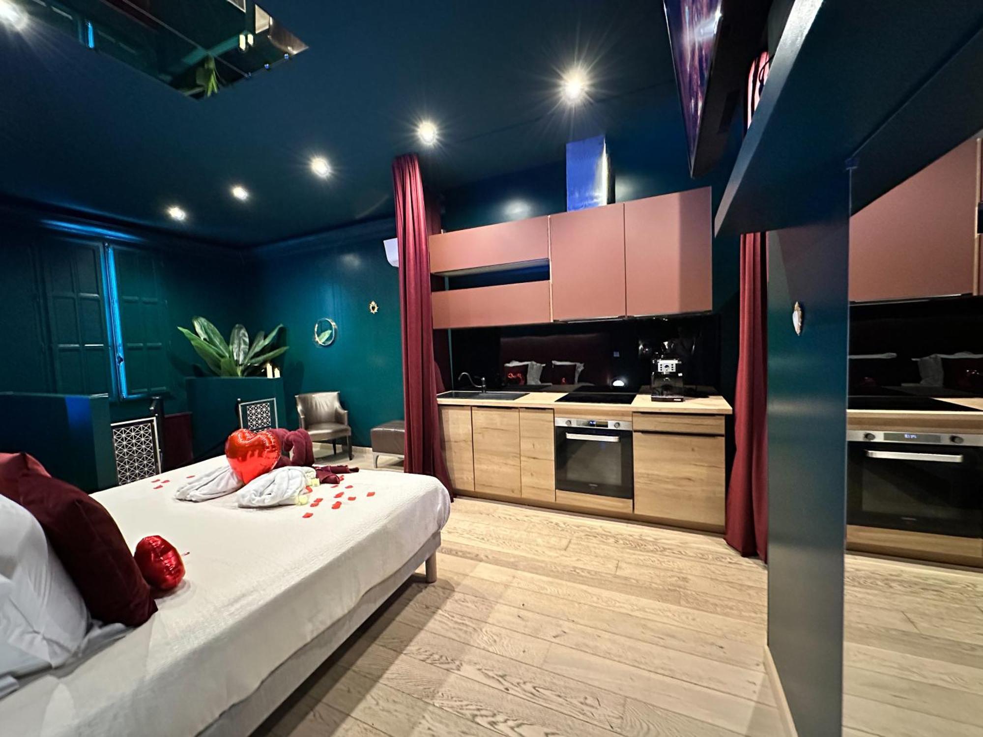 Mieuxqualhotel Jacuzzi Privatif Velvet Desire بوردو المظهر الخارجي الصورة