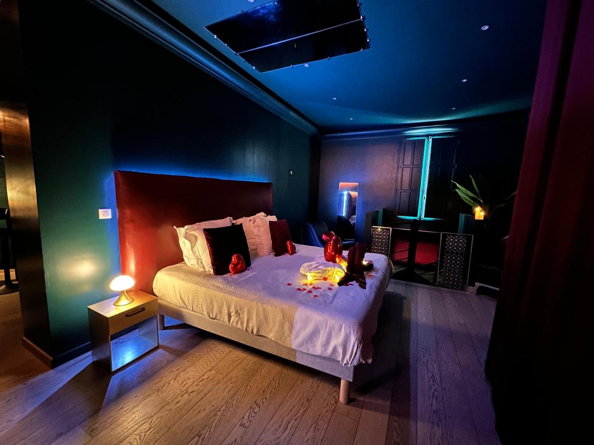 Mieuxqualhotel Jacuzzi Privatif Velvet Desire بوردو المظهر الخارجي الصورة